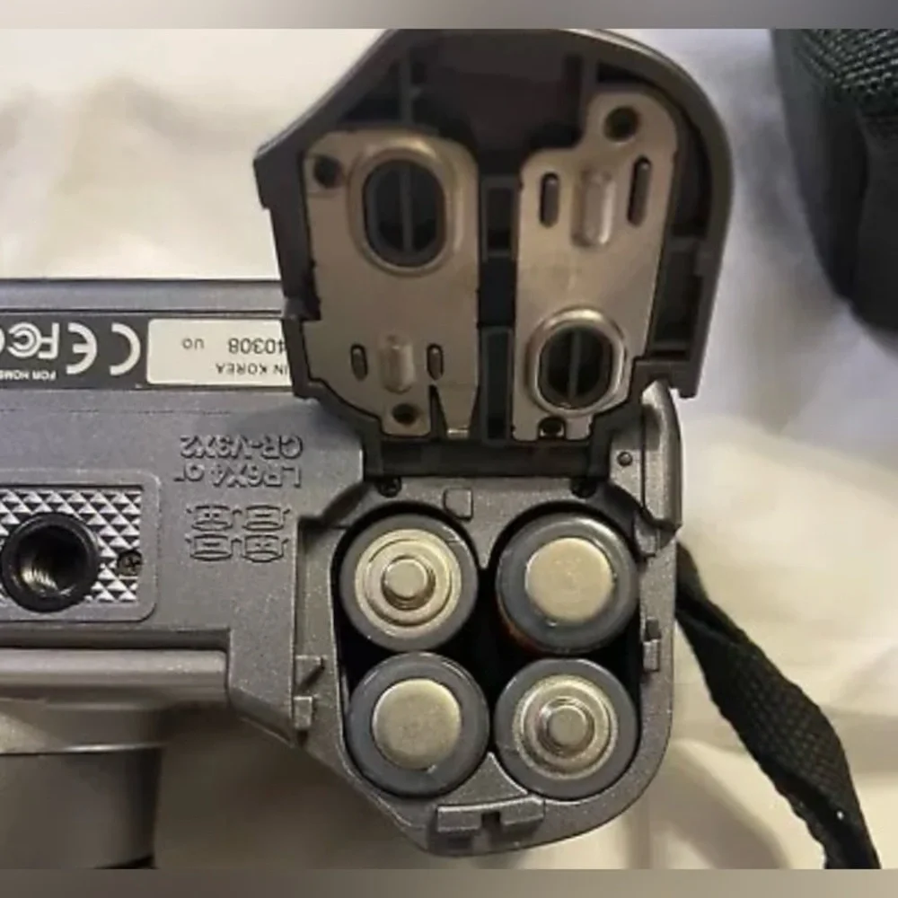 Olympus CAMEDIA 4000 Zoom 4.0MP Digital Camera - Silver